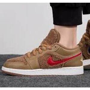 Nike Air Jordan Youth 1 Low Utility GS Teddy Bear Comfort Sneakers Sz 4.5 Beige‎